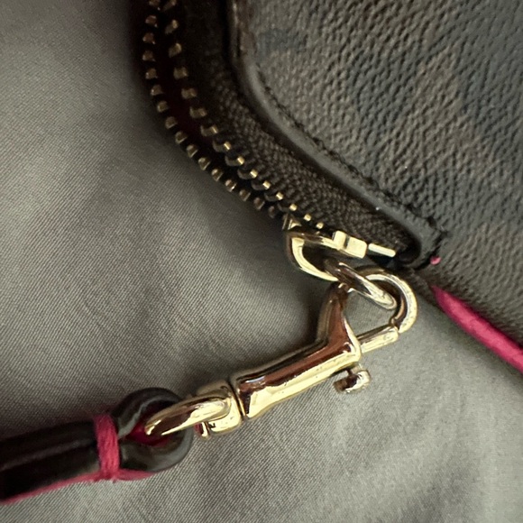 Coach wristlet - Picture 8 of 8